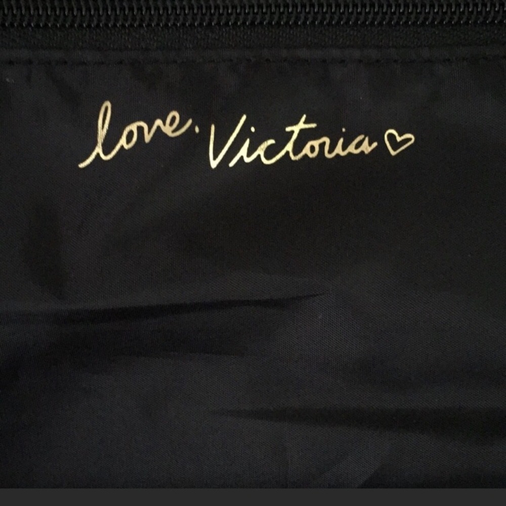 Gorgeous VS Tote! EXC!! Roomy, Trendy & Chic!! - Picture 5 of 6